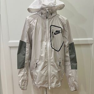 Nike Gray and Bisque Windbreaker/lightweight Rain Coat